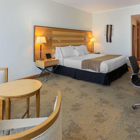 Sonesta Hotel 오소르노 외부 사진 A typical room at the Holiday Inn