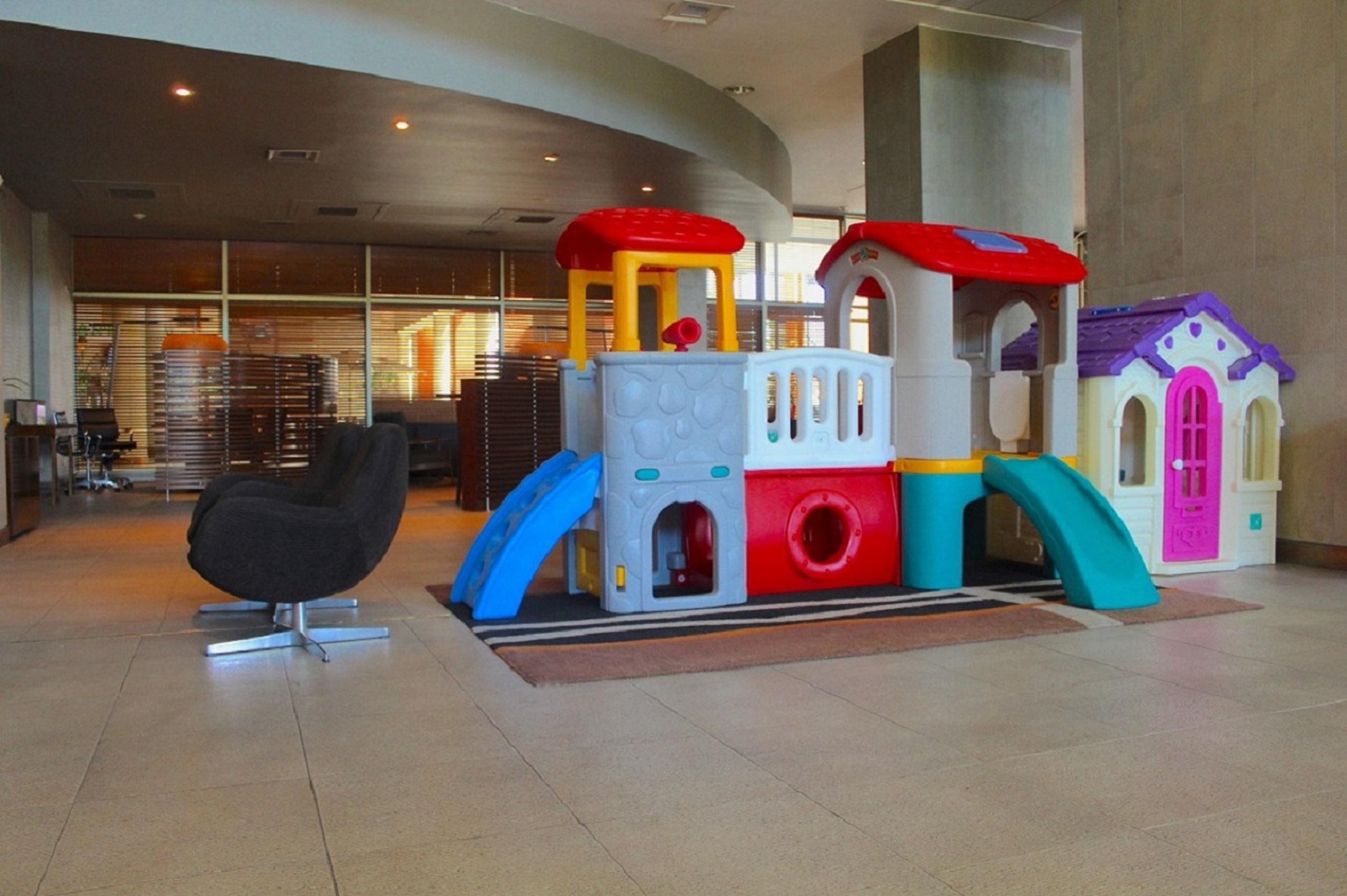 Sonesta Hotel 오소르노 외부 사진 A children's play area at a hotel