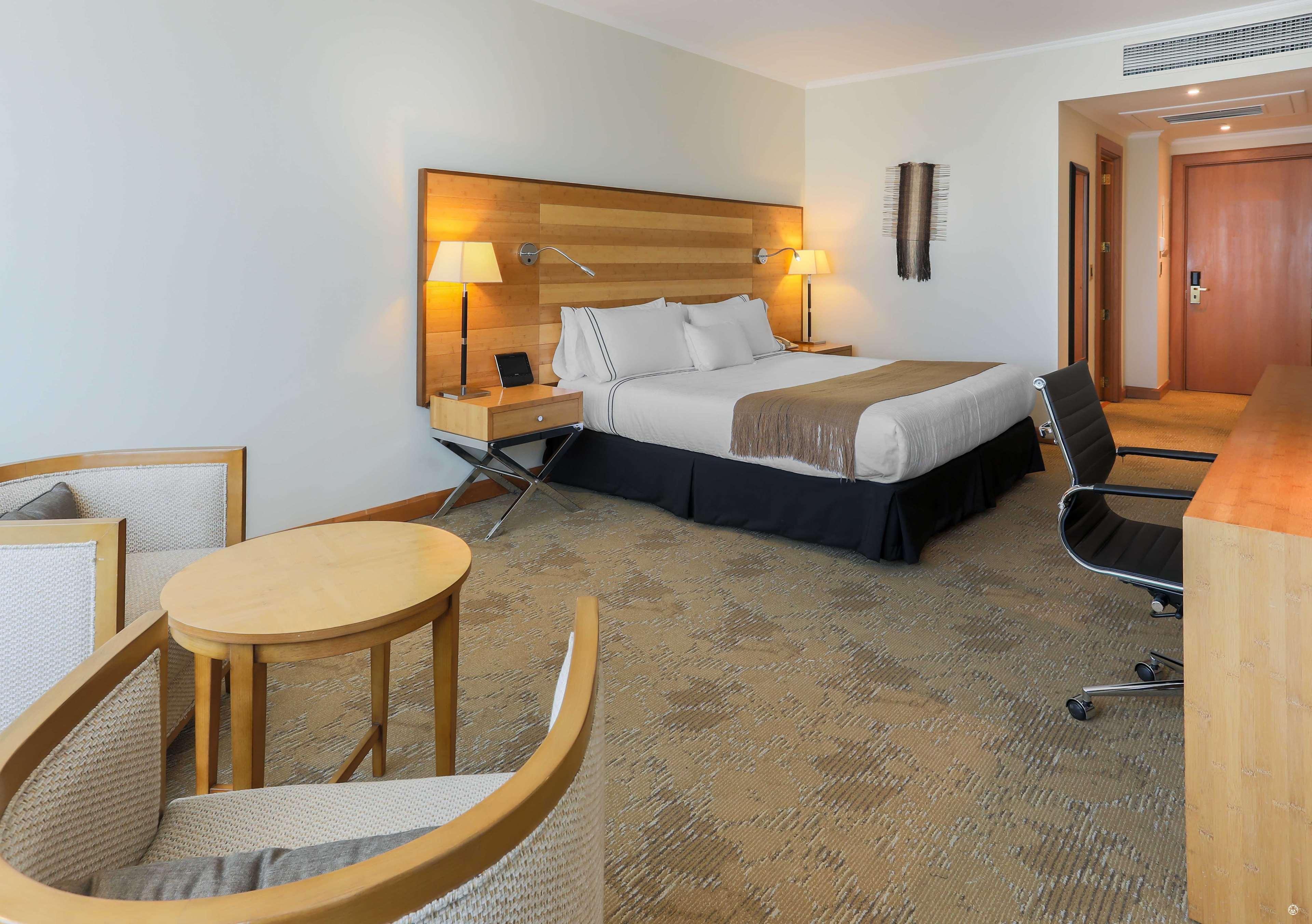 Sonesta Hotel 오소르노 외부 사진 A typical room at the Holiday Inn