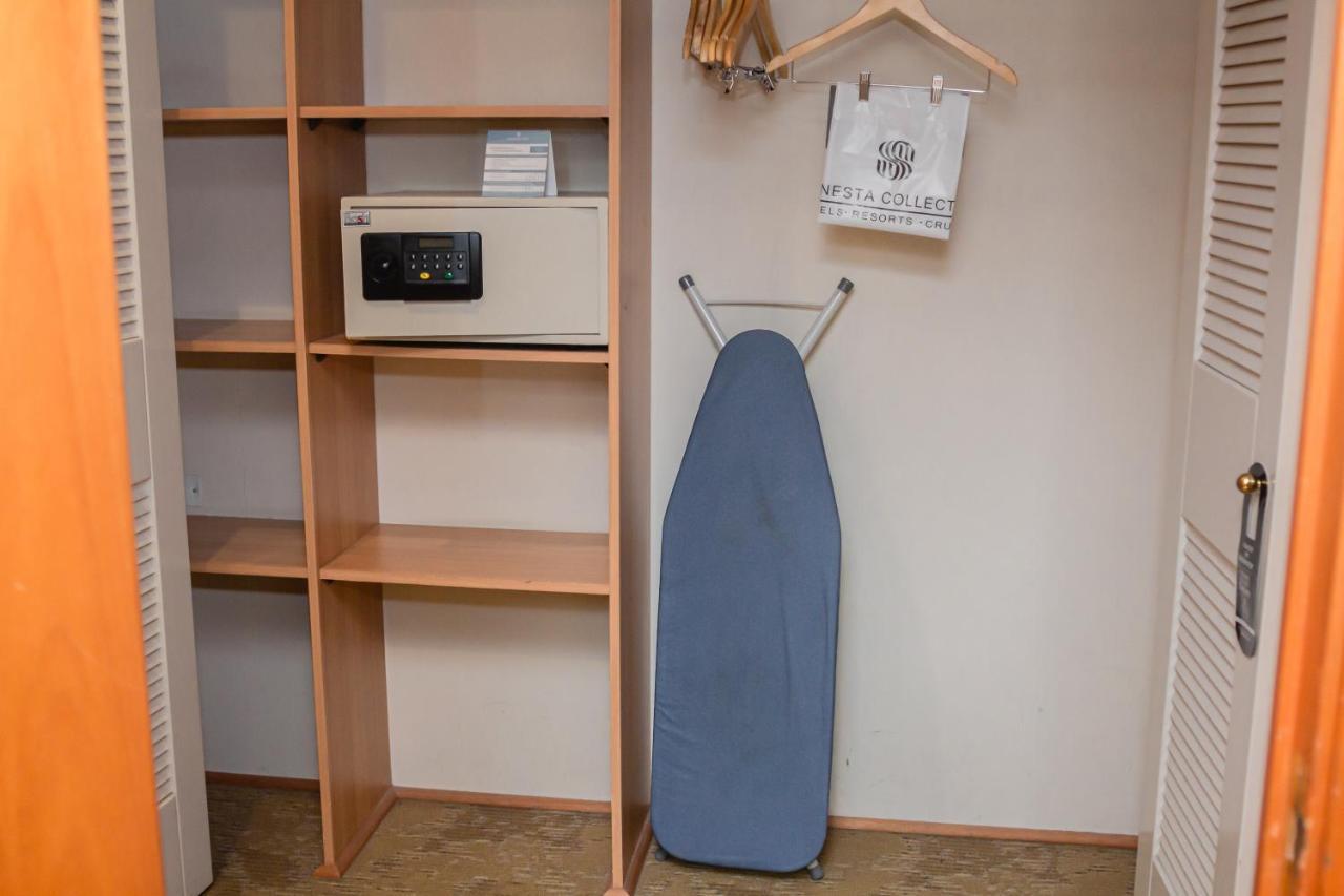 Sonesta Hotel 오소르노 외부 사진 A safe in a hotel room