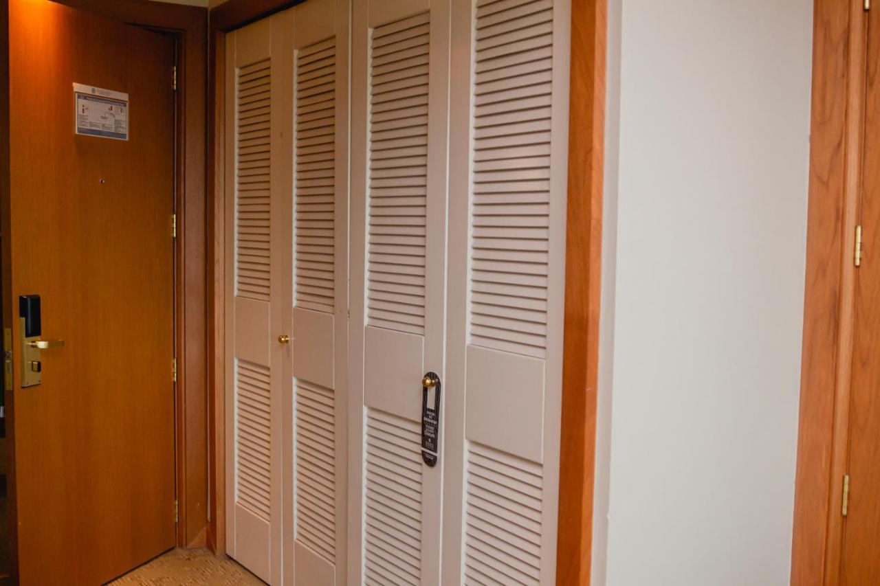Sonesta Hotel 오소르노 외부 사진 A set of louvered doors